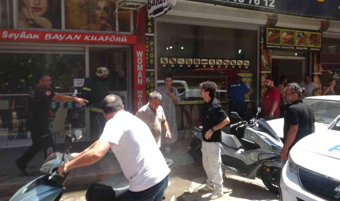 Antalya’da bir bayan kuaförü işleten bir baba, oğlunun balkonuna gölgelik