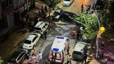 Samsun’un Bafra ilçesinde, bir otomobilin kontrolünden çıkarak yol kenarında park