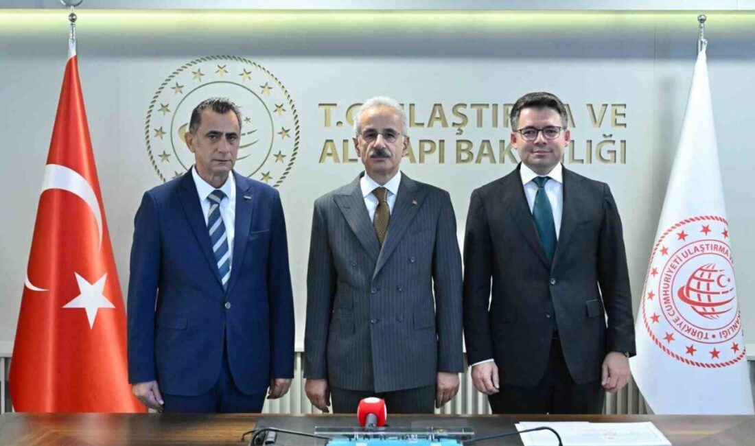 Ulaştırma ve Altyapı Bakanı Abdulkadir Uraloğlu, Türkiye Raylı Sistem Araçları