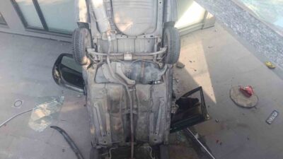 Bakırköy ilçesinde meydana gelen trafik kazasında, iki aracın çarpışması sonucu