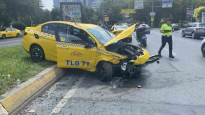 Bakırköy ilçesinde ticari bir taksi ile bir otomobilin çarpıştığı kazada