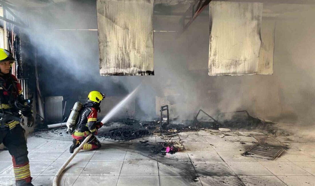 Balıkesir’in Altıeylül ilçesinde bir evin balkonunda çıkan yangın, itfaiye ekipleri