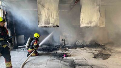 Balıkesir’in Altıeylül ilçesinde bir evin balkonunda çıkan yangın, itfaiye ekipleri