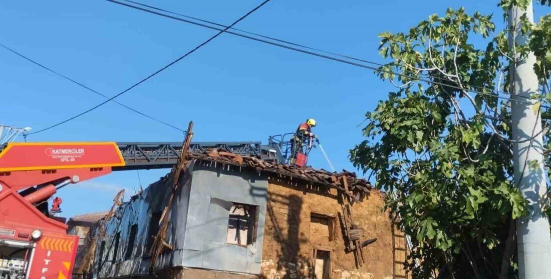 Balıkesir’in Bandırma ilçesine bağlı Yeşilçomlu Mahallesi’nde tek katlı bir evde