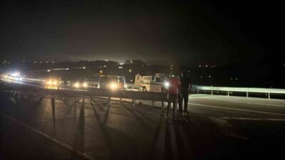 Kocaeli’nin İzmit ilçesinde meydana gelen bir trafik kazasında motosiklet sürücüsü