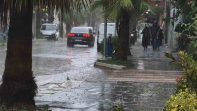 Bartın ilinde Meteoroloji tarafından yapılan uyarı doğrultusunda sabahın erken saatlerinde