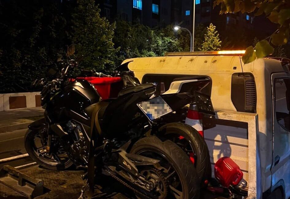 İstanbul Başakşehir’de, sivil polis ekiplerinin düzenlediği denetimde, trafikte tehlikeli hareketler
