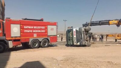 Batman’da, kontrolünü kaybeden bir beton mikserinin devrilip yan yatması sonucu