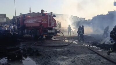 Batman’da bulunan bir palet üretim tesisi, itfaiye ekiplerinin uzun süren