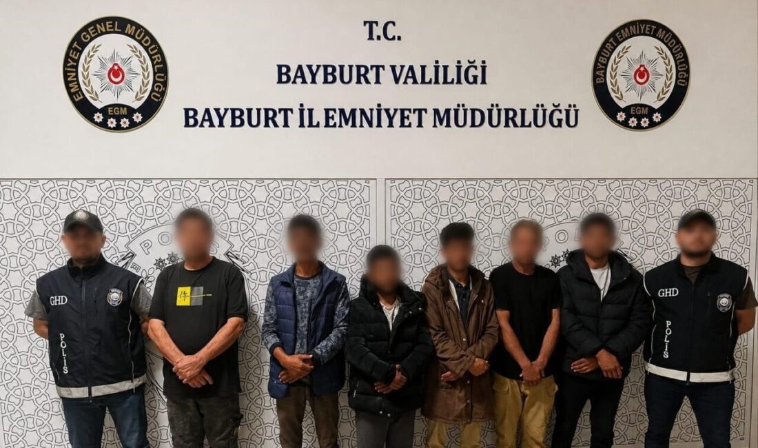 Bayburt’ta Göçmen Kaçakçılığıyla Mücadele ve Hudut Kapıları Şube Müdürlüğü ekipleri