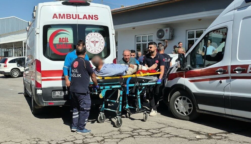 Adıyaman Belediyesi Ek Hizmet Binası bahçesinde yaşanan silahlı saldırı sonucunda
