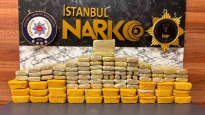İstanbul Beylikdüzü ilçesinde polis ekipleri tarafından gerçekleştirilen operasyonda, bir araca