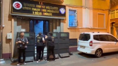 Beyoğlu ilçesinde, bir şahsın arka cebinden cep telefonunu çalarak kaçan