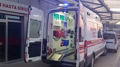 Beyşehir ilçesinde meydana gelen trafik kazasında motosiklet devrilerek 2 kişi