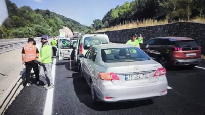 Bilecik’te meydana gelen zincirleme trafik kazasında dört aracın karıştığı olayda