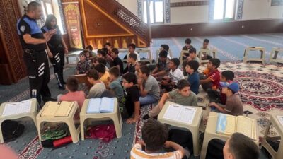 Bilecik’in Bozüyük ilçesinde, polis ekipleri tarafından 45 öğrenciye güvenli internet