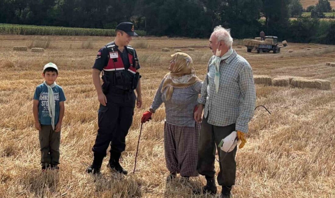 Bilecik’te, tarla yangınlarının hasat mevsiminde önlenmesi amacıyla biçerdöver operatörleri uyarıldı.
