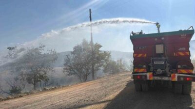 Bilecik’te, Abbaslık köyü yakınlarında bir elektrik direğinin devrilmesi sonucu tellerin