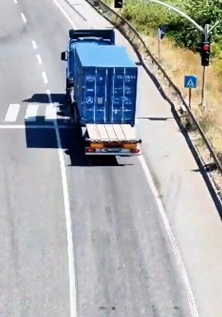 Bilecik’te, drone destekli trafik denetimleri gerçekleştirildi. Şehir genelinde, trafik güvenliğini