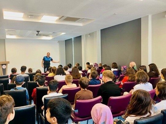 Bilecik gençlerine akran zorbalığı konusunda eğitim verildi. Bilecik İl Emniyet
