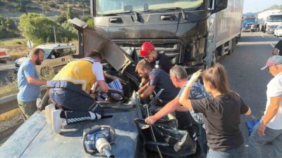 Bilecik’in Bozüyük ilçesinde meydana gelen trafik kazasında bir kişi araçta