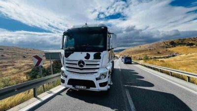 Bilecik’te bir kamyonun kontrolünü kaybederek karşı şeride geçmesi sonucu meydana
