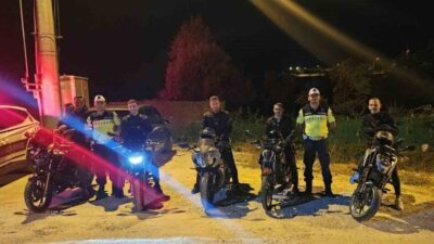 Bilecik’te jandarma ekipleri, motosiklet sürücülerine güvenli sürüş eğitimi sağladı. Bilecik
