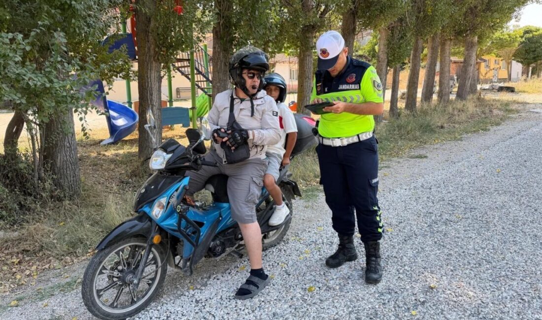 Bozüyük ilçesinde motosiklet sürücülerine güvenli sürüş eğitimi verildi. Bozüyük İlçe
