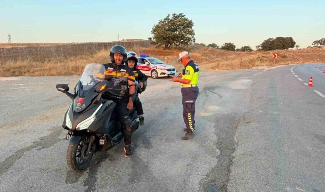 Bilecik ilinde motosiklet sürücülerine trafik konusunda bilgilendirme sunuldu. Söğüt İlçe
