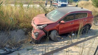Bilecik’te, sürücüsünün kontrolünü yitirdiği aracın bankete düşmesi sonucu meydana gelen