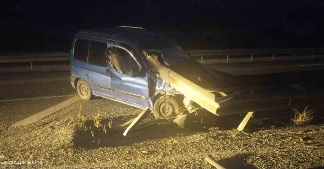 Bozüyük ilçesinde sürücünün direksiyon hakimiyetini kaybetmesi sonucu meydana gelen trafik