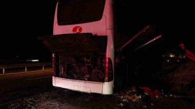 Bilecik’te bir yolcu otobüsünde meydana gelen yangında 1 kişi yaralandı.