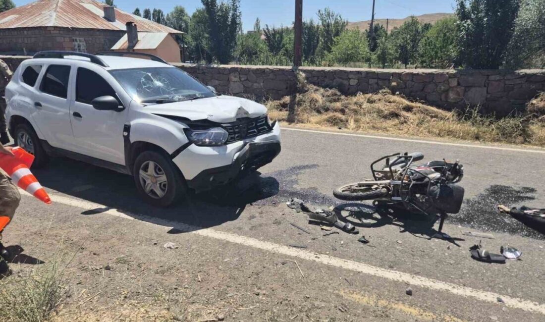 Bingöl ilinin Sancak beldesinde meydana gelen trafik kazasında bir otomobil