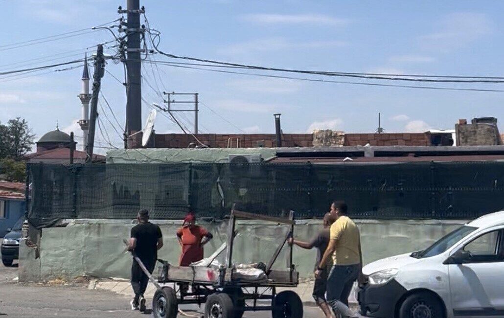 Çorlu ilçesinde meydana gelen bir trafik kazasında, at arabasının ani