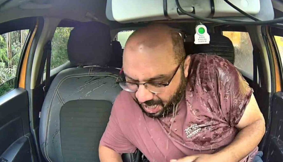 Artvin’in Şavşat ilçesinde, bir taş kamyonu hatalı sollama yaparak karşıdan