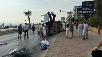 Alanya ilçesinde meydana gelen trafik kazasında, bir bisikletliye çarpmamak için