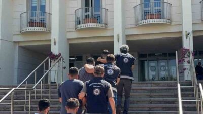Muğla’nın Bodrum ve Marmaris ilçelerinde düzenlenen operasyonlarda 5 göçmen kaçakçısı