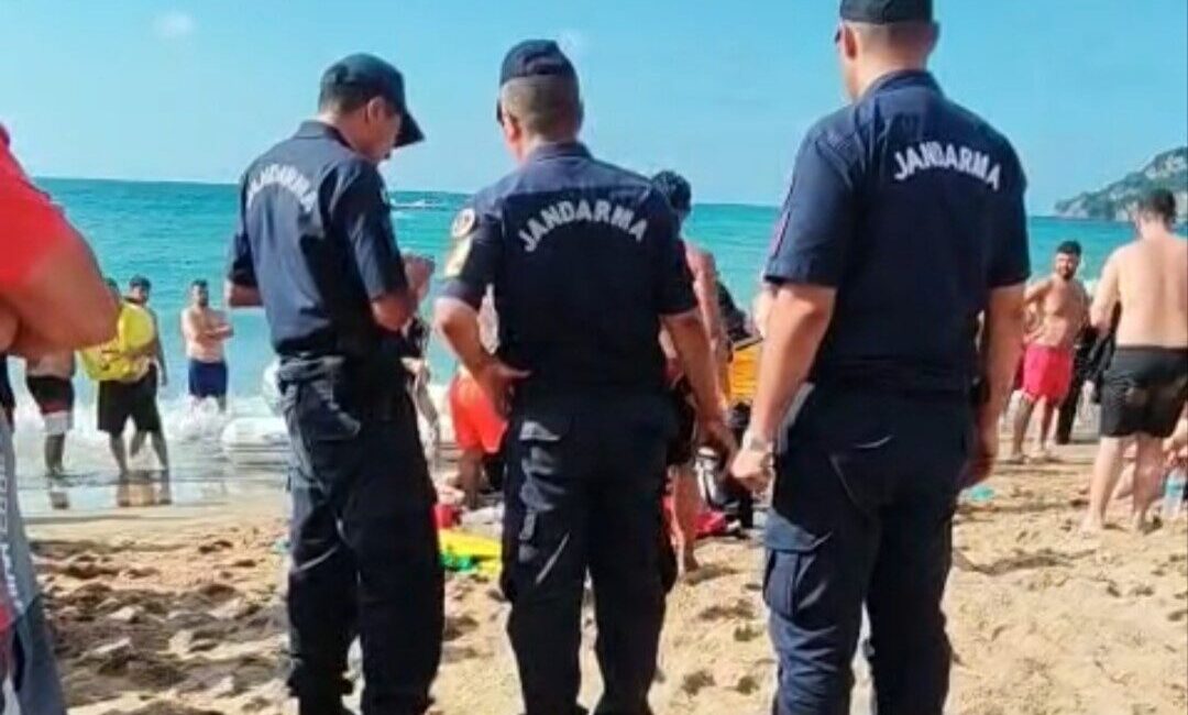 Bartın’ın İnkumu plajında denize giren ve boğulma tehlikesi geçiren 21