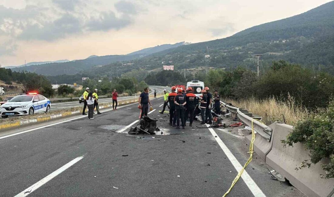Bolu’da D-100 karayolunda, refüjü aşarak karşı şeride geçen bir otomobil,