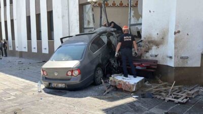 Bolu’da yaşanan olayda, park halindeki bir otomobile çarptıktan sonra kontrolü