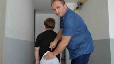 Bolu’da, bir apartman dairesinden asansörle inen 7 yaşındaki çocuk, komşusuna