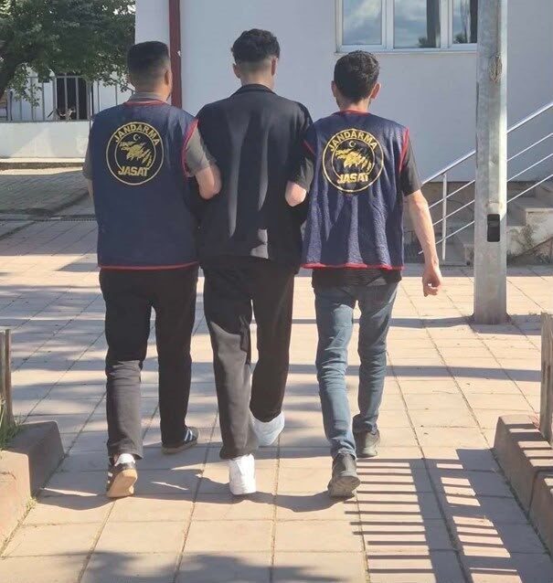 Bolu’da yapılan operasyonlarda, çeşitli suçlardan aranan ve hapis cezası bulunan