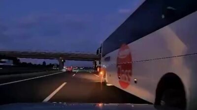 Bolu’da, TEM Otoyolu’nda meydana gelen trafik kazasında bir yolcu otobüsü,
