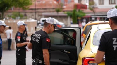 Bolu Belediyesi Zabıta Müdürlüğü ekipleri, özel halk otobüsleri ve ticari