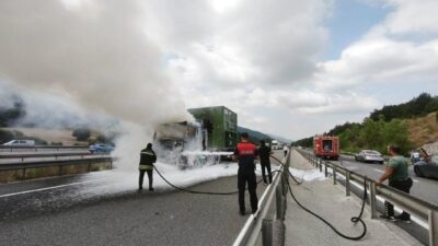 Bolu D-100 karayolunda seyir halindeki bir tırda çıkan yangın, itfaiye