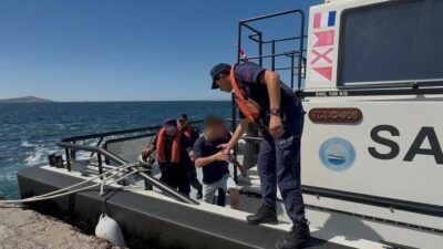 Bozcaada ilçesinin açıklarında bulunan bir ticari gemide rahatsızlanan bir personelin