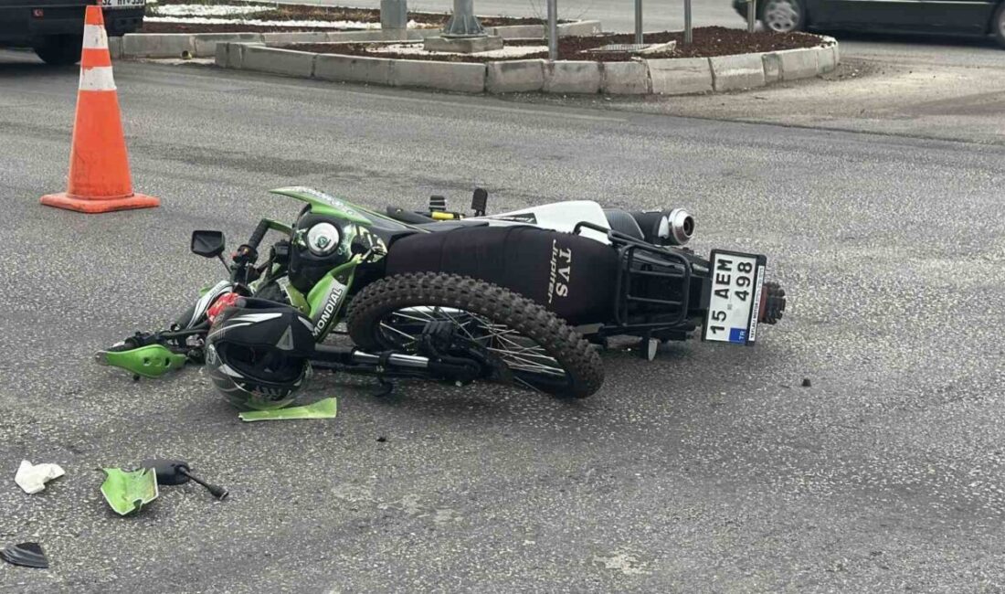 Burdur illinde, motosiklet ile otomobilin çarpışması sonucu meydana gelen trafik