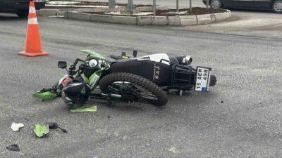 Burdur illinde, motosiklet ile otomobilin çarpışması sonucu meydana gelen trafik