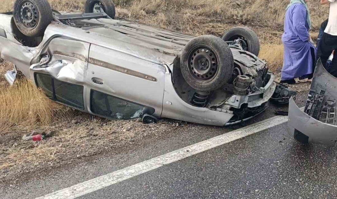 Burdur’un Yeşilova ilçesinde meydana gelen trafik kazasında otomobilin takla atması
