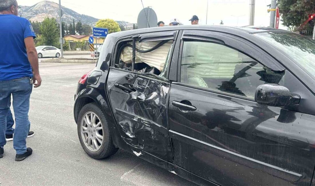 Burdur’da meydana gelen trafik kazasında, otomobil ile motosiklet çarpıştı. Kazanın